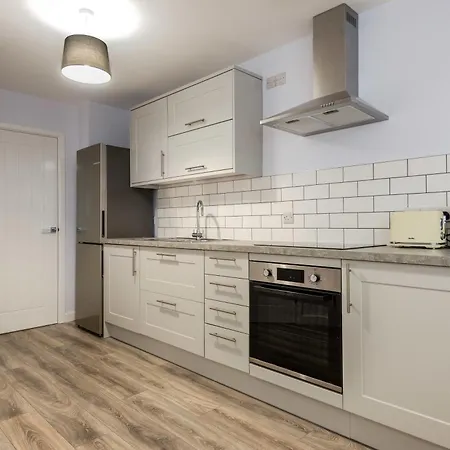 Modern 1 Bedroom *